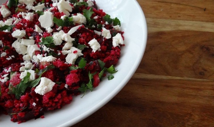 Rode bietensalade met couscous en feta