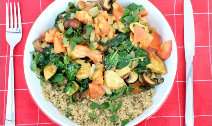 Wokgerecht met kippendijfilet en quinoa